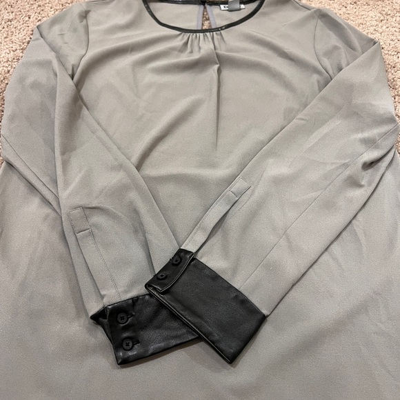 DKNY blouse - Picture 4 of 6